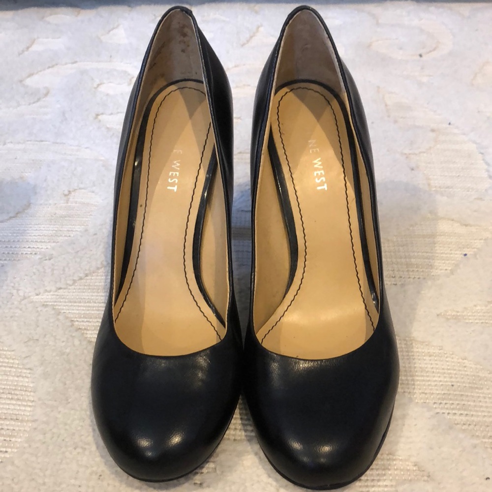 Nine West size 7.5 black leather heels